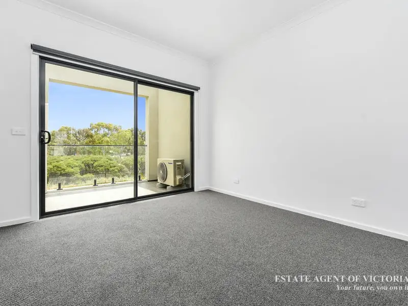 9 Limestone Drive, Berwick Leased by Estate Agent of Victoria - image 1