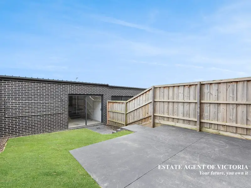 7 Bona Vista Rise, Clyde Leased by Estate Agent of Victoria - image 1