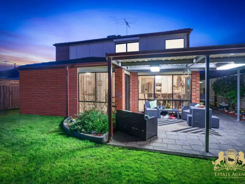 16 Fenton Place, Narre Warren South Sold by Estate Agent of Victoria - image 1