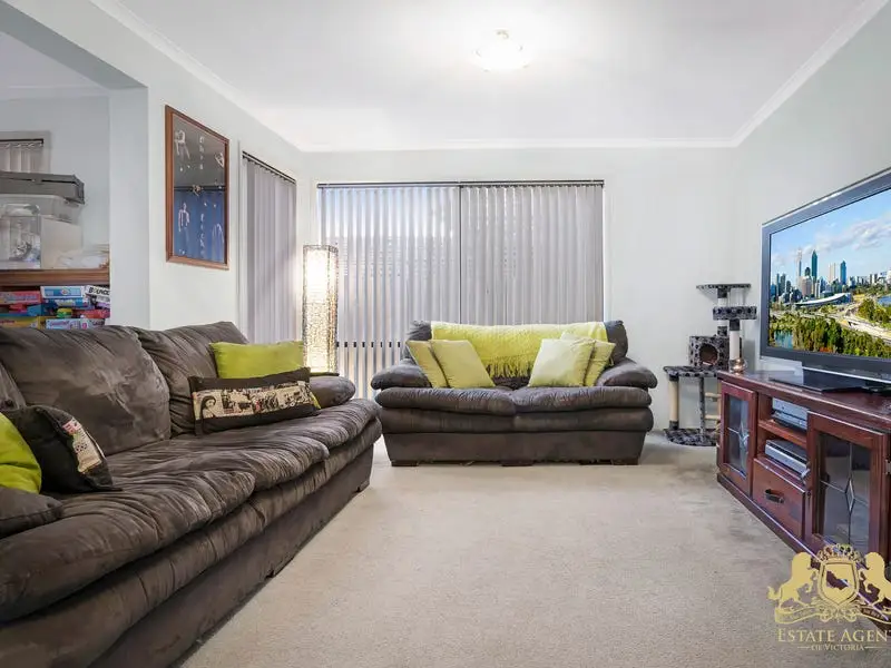 16 Fenton Place, Narre Warren South Sold by Estate Agent of Victoria - image 1