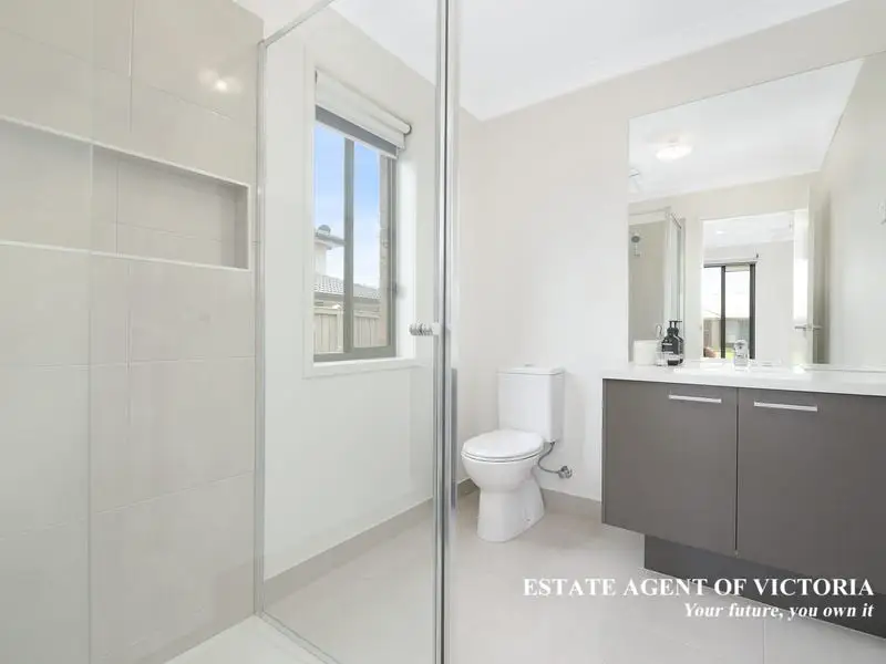 44 Bona Vista Rise, Clyde Sold by Estate Agent of Victoria - image 1