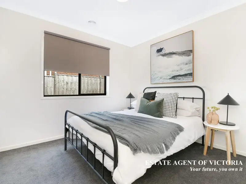 44 Bona Vista Rise, Clyde Sold by Estate Agent of Victoria - image 1