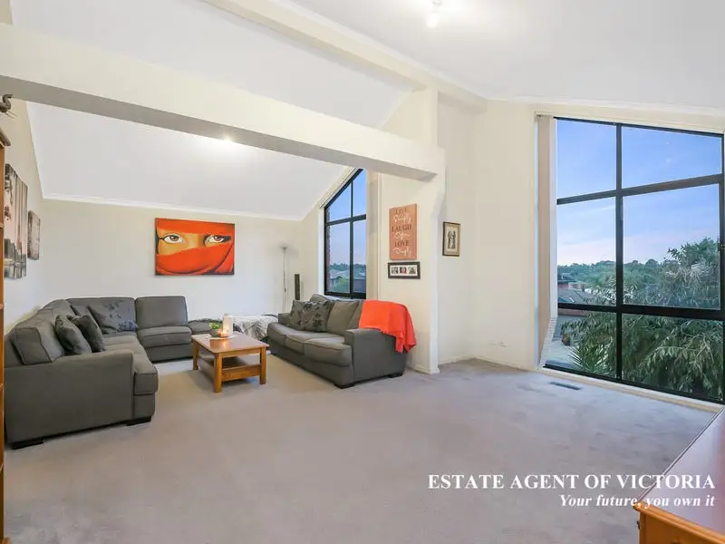 22 Edward Freeth Drive, Endeavour Hills Sold by Estate Agent of Victoria - image 1