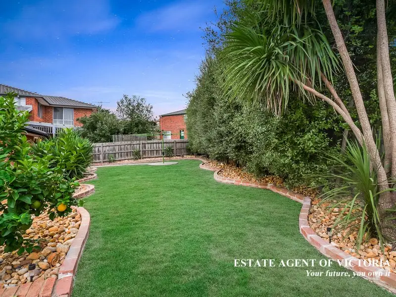 22 Edward Freeth Drive, Endeavour Hills Sold by Estate Agent of Victoria - image 1