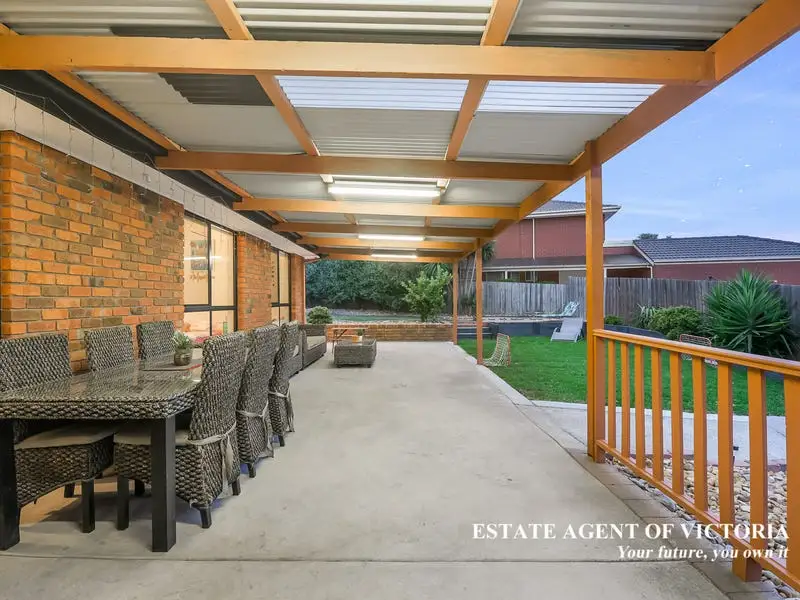 22 Edward Freeth Drive, Endeavour Hills Sold by Estate Agent of Victoria - image 1