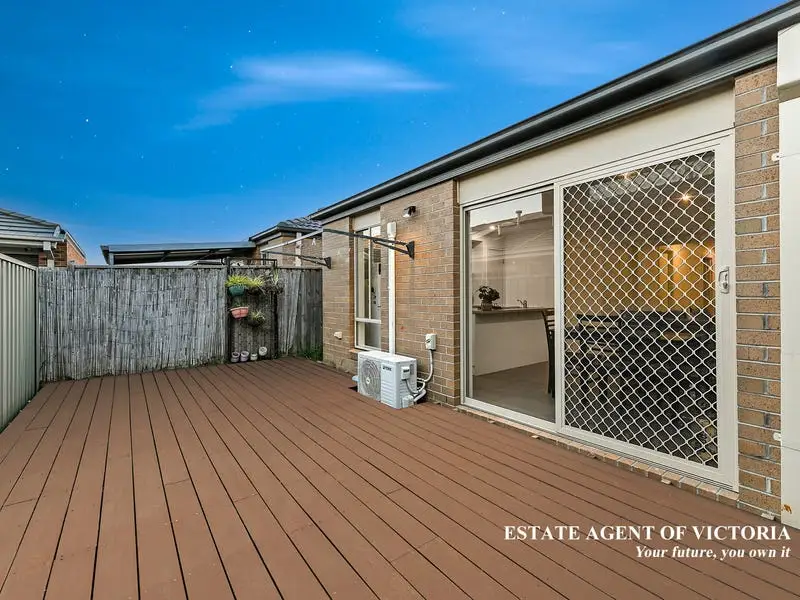 7 Mossey Crescent, Cranbourne East Sold by Estate Agent of Victoria - image 1