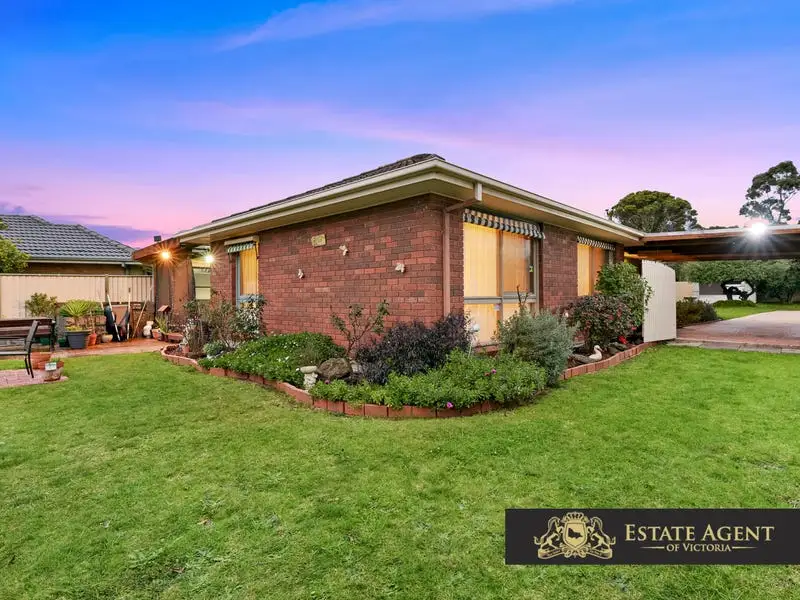 2 Haydon Court, Cranbourne West Sold by Estate Agent of Victoria - image 1