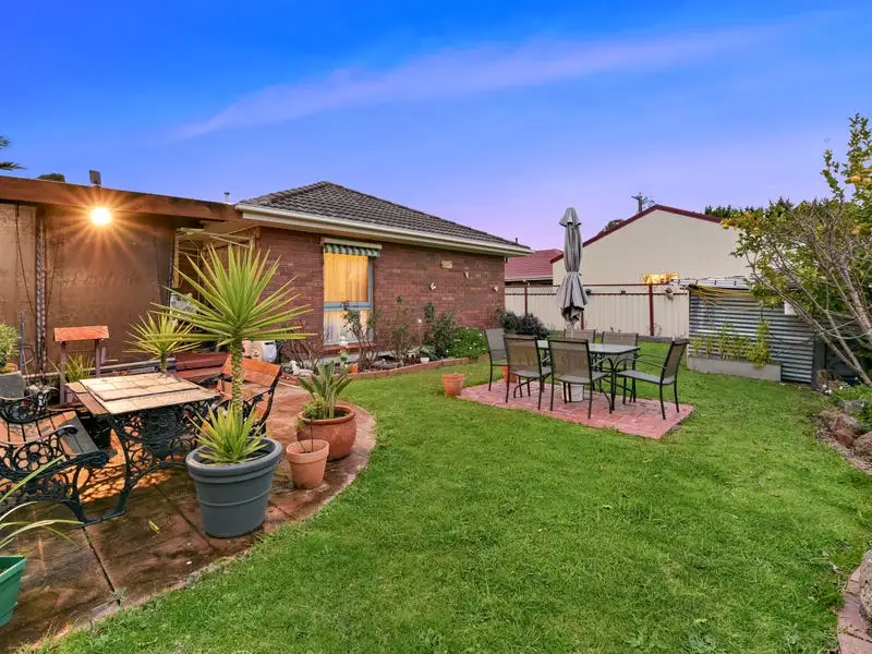 2 Haydon Court, Cranbourne West Sold by Estate Agent of Victoria - image 1