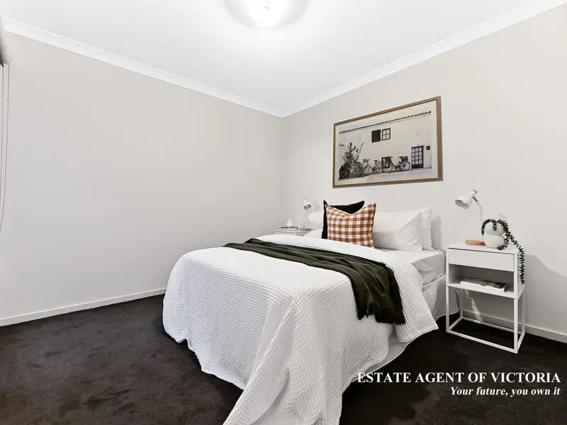 31 Bona Vista Rise, Clyde Sold by Estate Agent of Victoria - image 1