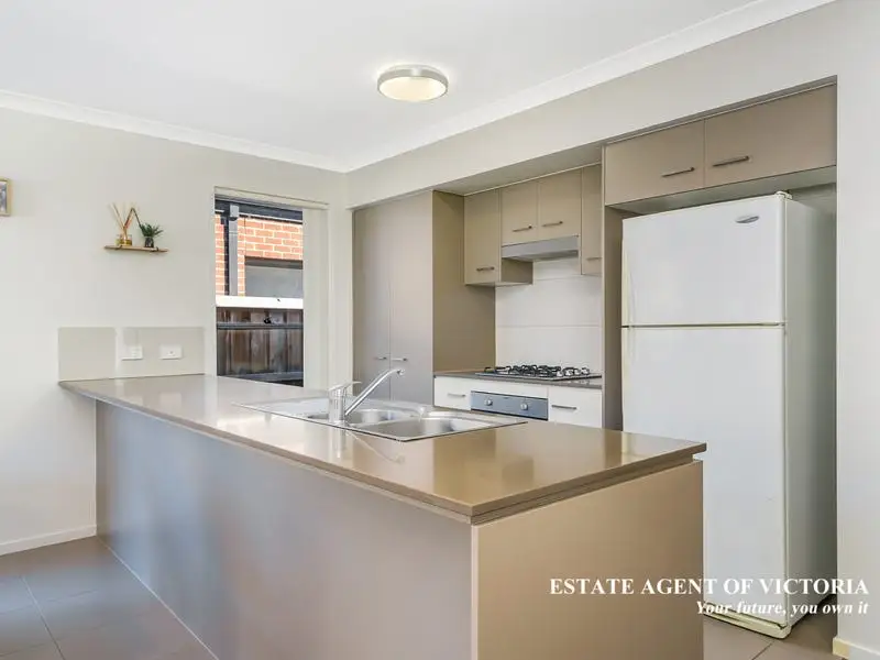 40 Glenelg Street, Clyde North Sold by Estate Agent of Victoria - image 1