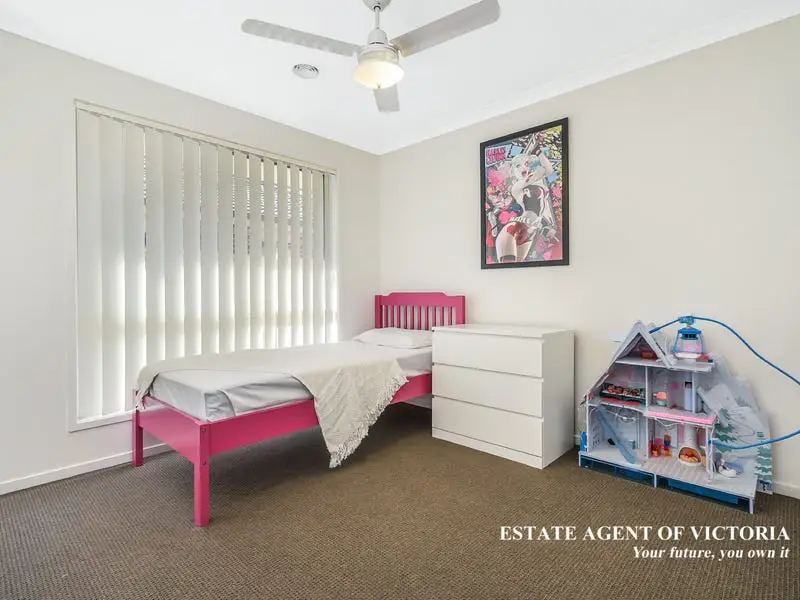 40 Glenelg Street, Clyde North Sold by Estate Agent of Victoria - image 1