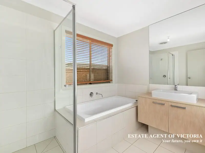 12 Arden Avenue, Pakenham Sold by Estate Agent of Victoria - image 1