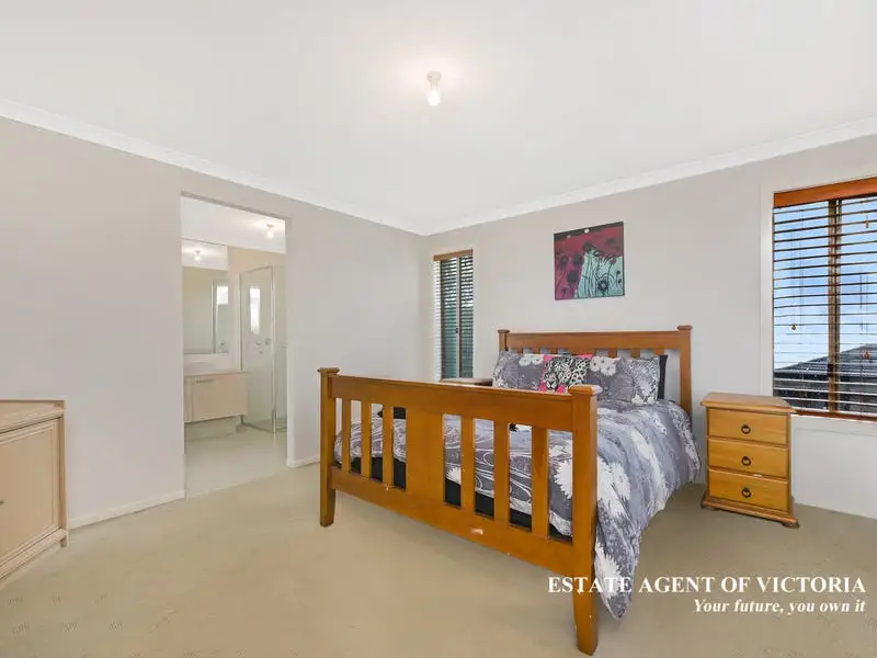 12 Arden Avenue, Pakenham Sold by Estate Agent of Victoria - image 1