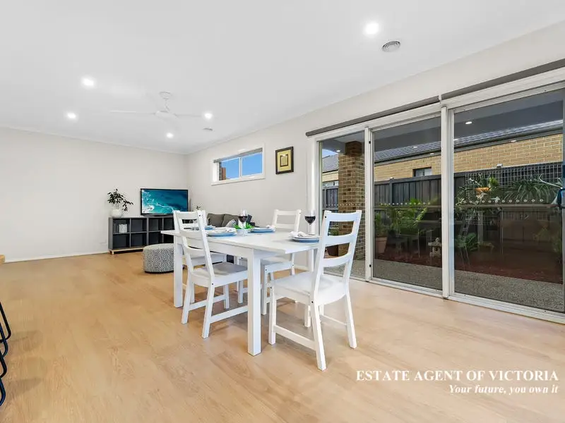 80 Bona Vista Rise, Clyde Sold by Estate Agent of Victoria - image 1