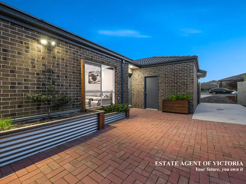 80 Bona Vista Rise, Clyde Sold by Estate Agent of Victoria - image 1