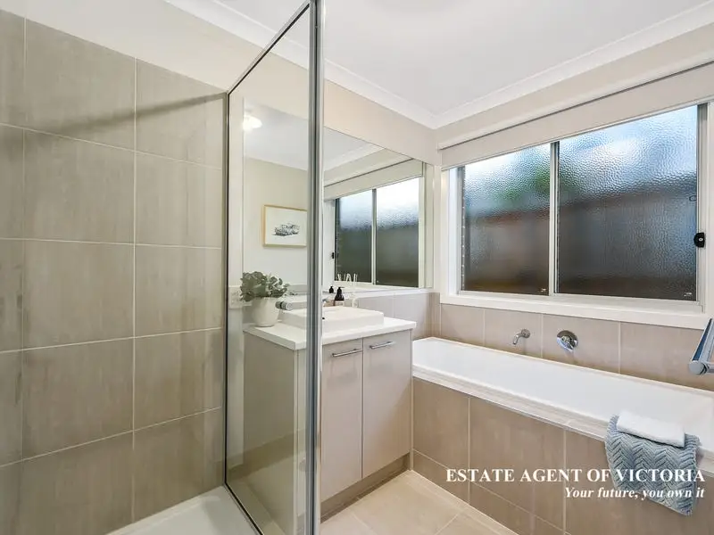 3 Ayredale Street, Clyde Sold by Estate Agent of Victoria - image 1