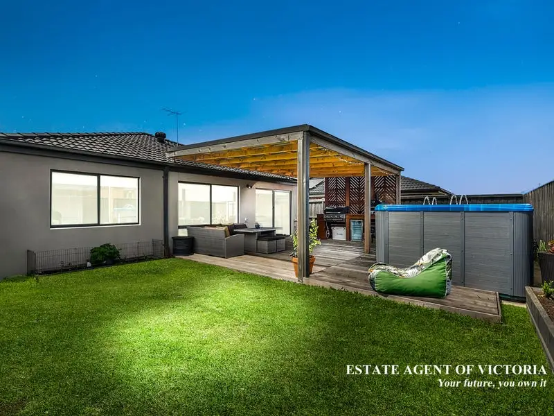 28 Kamona Street, Clyde Sold by Estate Agent of Victoria - image 1