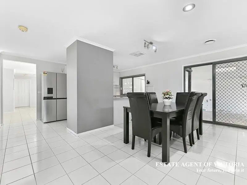 24 Lowther Court, Cranbourne North Sold by Estate Agent of Victoria - image 1