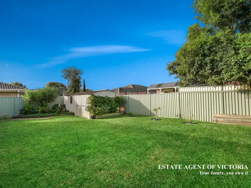 12 Masterton Place, Cranbourne East Sold by Estate Agent of Victoria - image 1