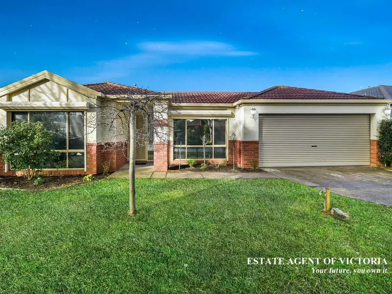 12 Masterton Place, Cranbourne East Sold by Estate Agent of Victoria - image 1