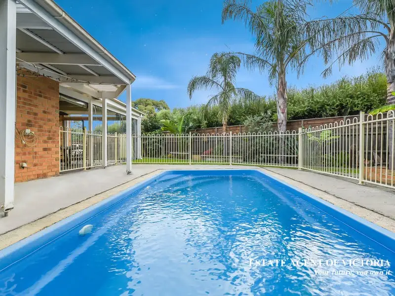 1 Lorikeet Drive, Berwick Sold by Estate Agent of Victoria - image 1