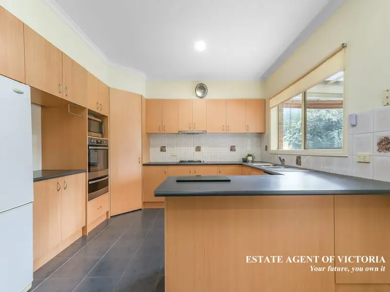 1 Lorikeet Drive, Berwick Sold by Estate Agent of Victoria - image 1