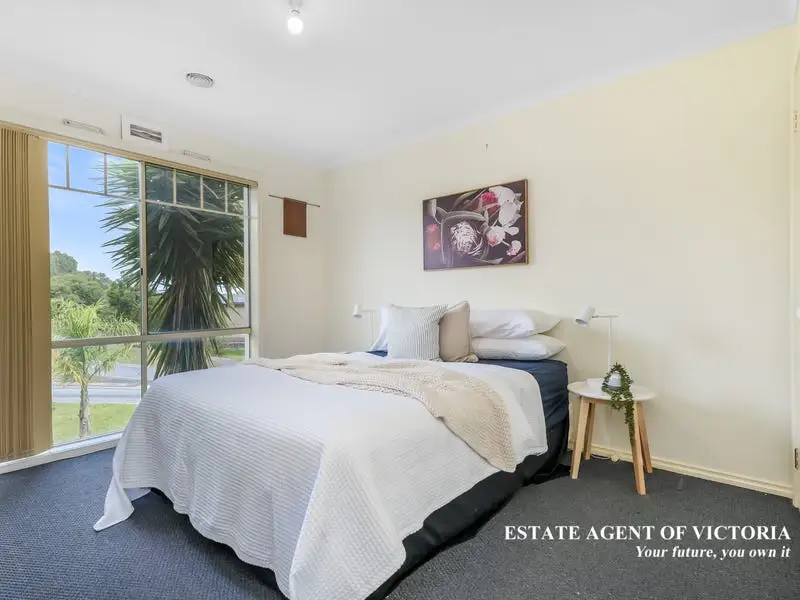 1 Lorikeet Drive, Berwick Sold by Estate Agent of Victoria - image 1