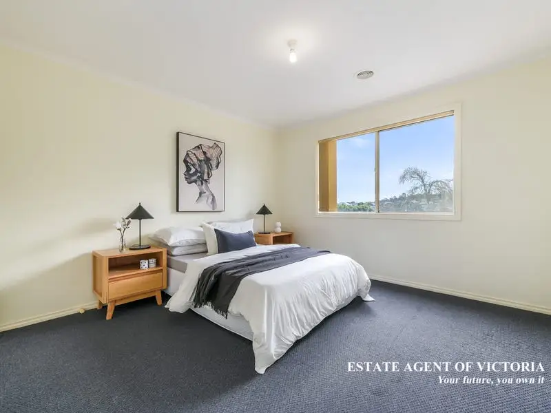 1 Lorikeet Drive, Berwick Sold by Estate Agent of Victoria - image 1