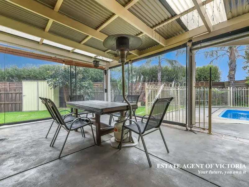 1 Lorikeet Drive, Berwick Sold by Estate Agent of Victoria - image 1