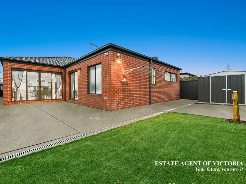 25 Bonnington Boulevard, Clyde North Sold by Estate Agent of Victoria - image 1