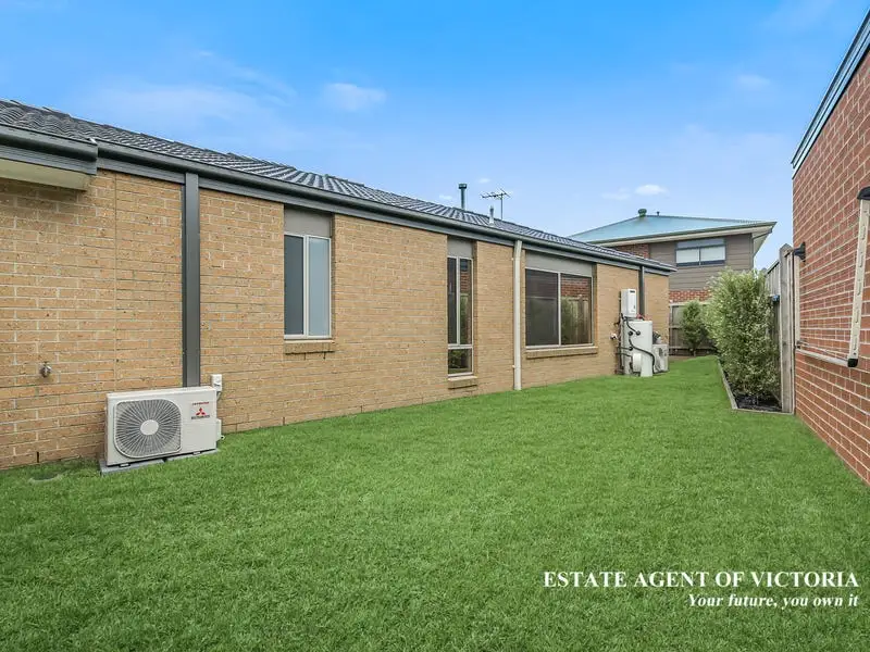 38 Bona Vista Rise, Clyde Sold by Estate Agent of Victoria - image 1