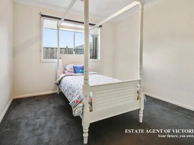 53 Campaspe Street, Clyde North Sold by Estate Agent of Victoria - image 1