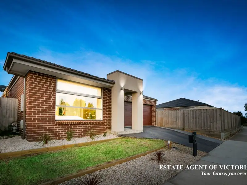 53 Campaspe Street, Clyde North Sold by Estate Agent of Victoria - image 1