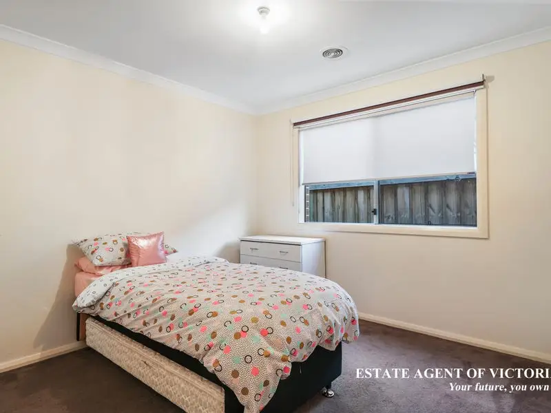 53 Campaspe Street, Clyde North Sold by Estate Agent of Victoria - image 1