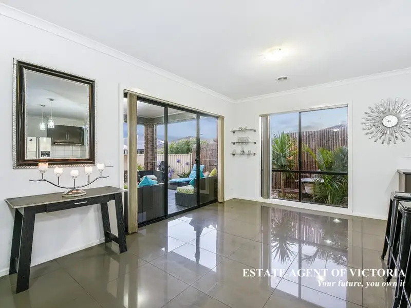 67 Bluehills Boulevard, Pakenham Sold by Estate Agent of Victoria - image 1