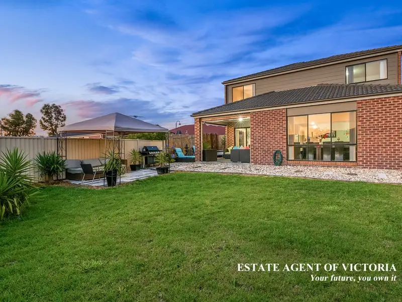 67 Bluehills Boulevard, Pakenham Sold by Estate Agent of Victoria - image 1