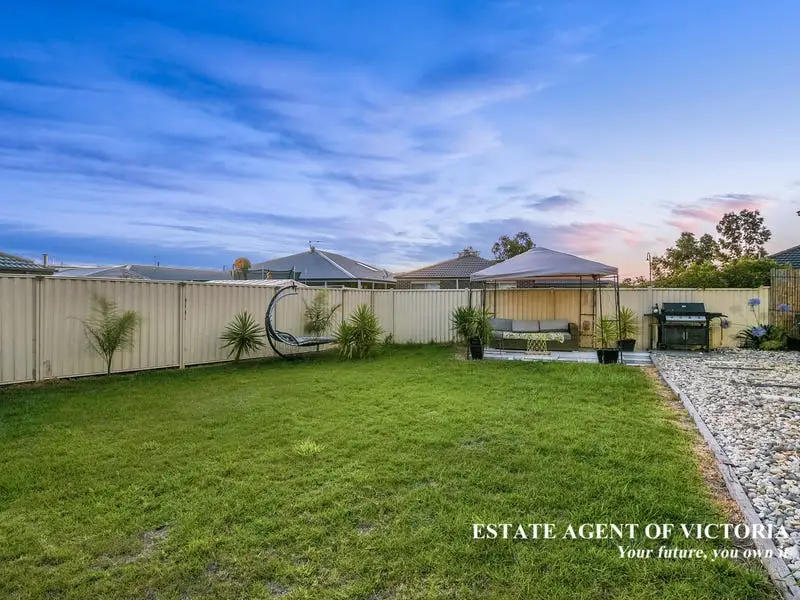 67 Bluehills Boulevard, Pakenham Sold by Estate Agent of Victoria - image 1