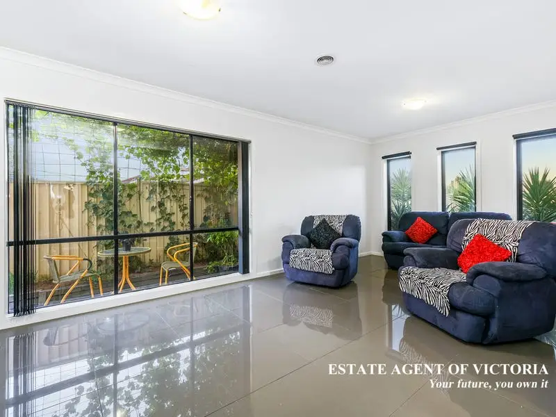 67 Bluehills Boulevard, Pakenham Sold by Estate Agent of Victoria - image 1