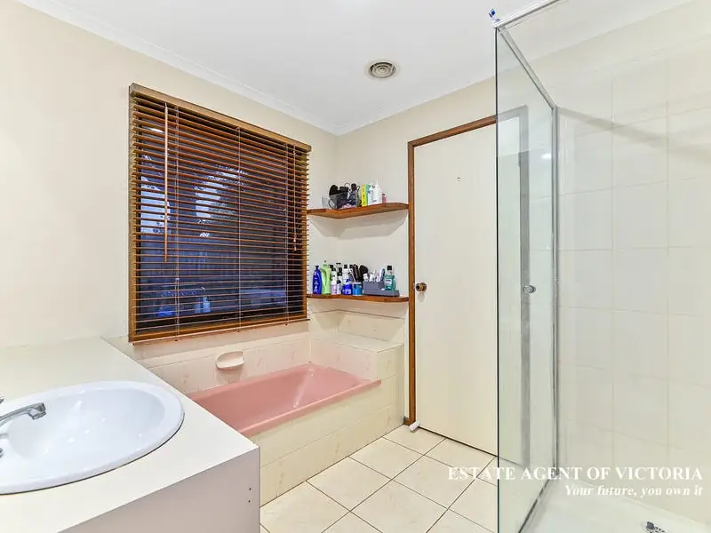 6 Aberdeen Ct, Narre Warren Sold by Estate Agent of Victoria - image 1