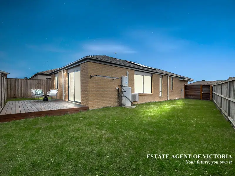 44 Bona Vista Rise, Clyde Sold by Estate Agent of Victoria - image 1