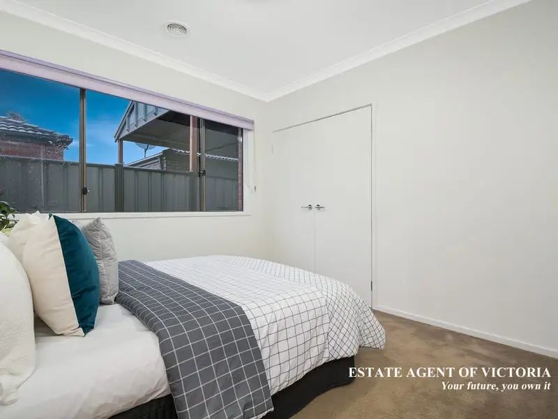 3 Ventasso Street, Clyde North Sold by Estate Agent of Victoria - image 1