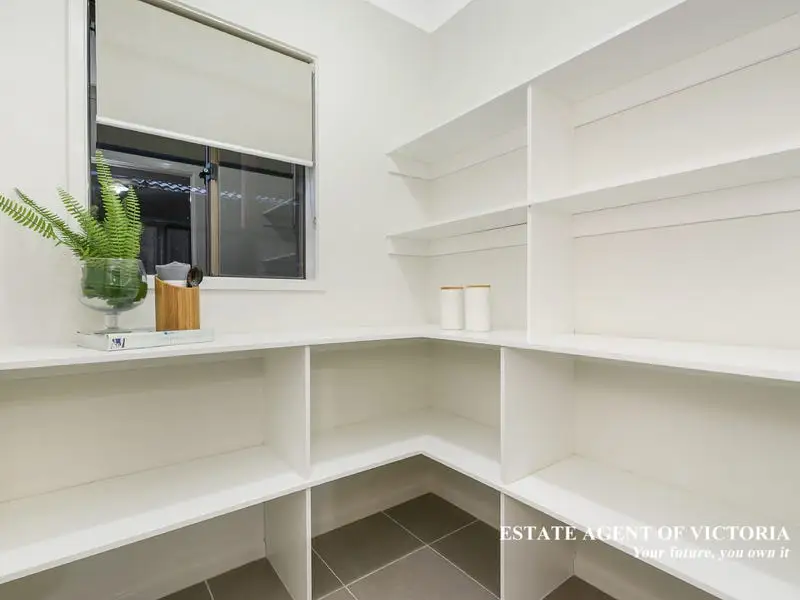 3 Ventasso Street, Clyde North Sold by Estate Agent of Victoria - image 1