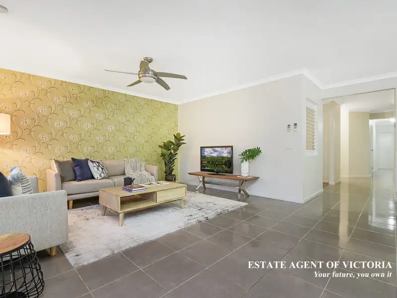 3 Ventasso Street, Clyde North Sold by Estate Agent of Victoria - image 1
