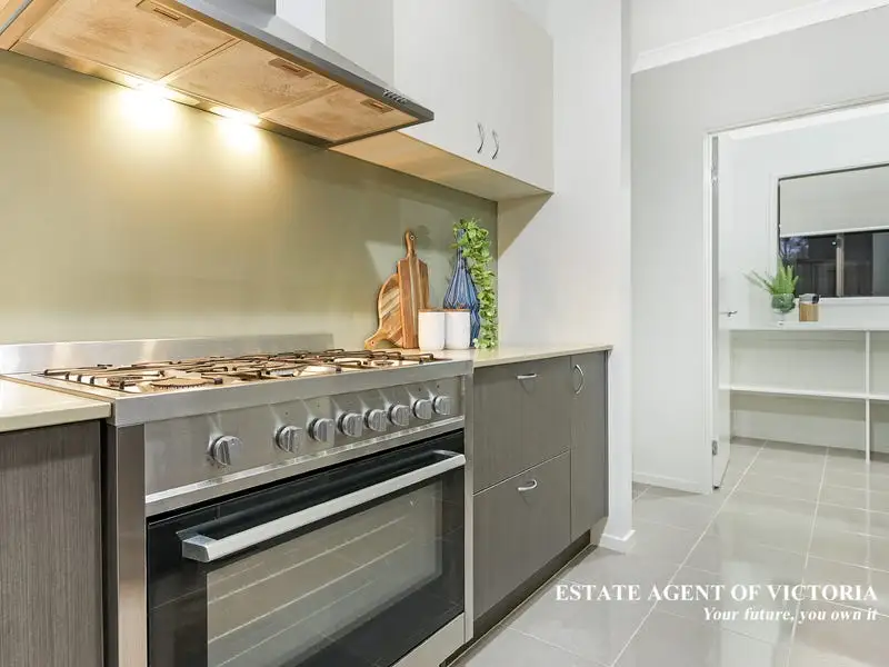 3 Ventasso Street, Clyde North Sold by Estate Agent of Victoria - image 1