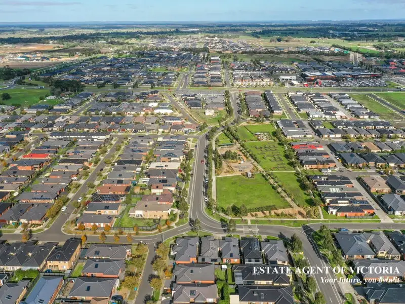 3 Ventasso Street, Clyde North Sold by Estate Agent of Victoria - image 1