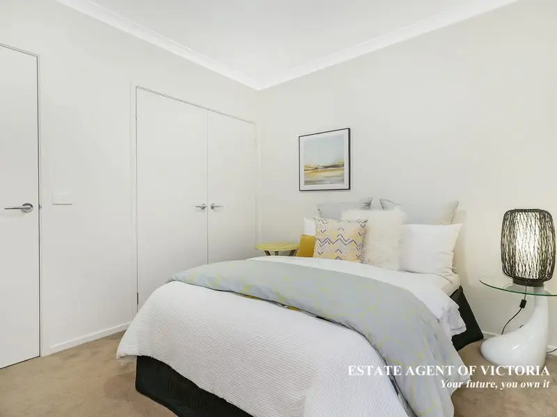 3 Ventasso Street, Clyde North Sold by Estate Agent of Victoria - image 1