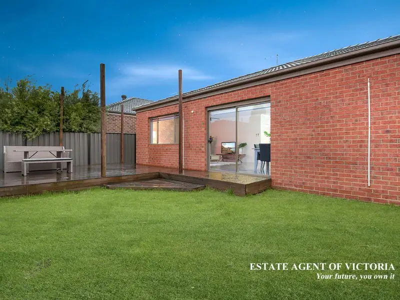 3 Ventasso Street, Clyde North Sold by Estate Agent of Victoria - image 1
