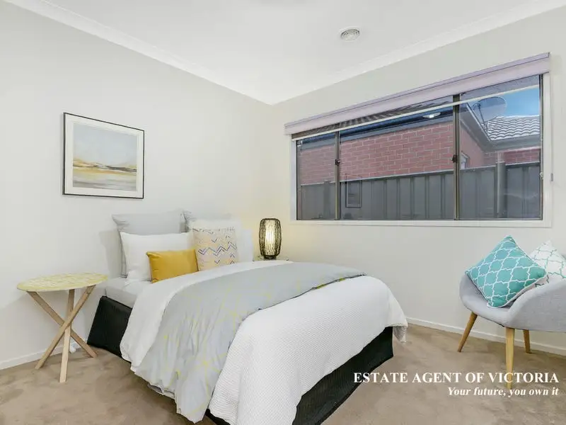 3 Ventasso Street, Clyde North Sold by Estate Agent of Victoria - image 1