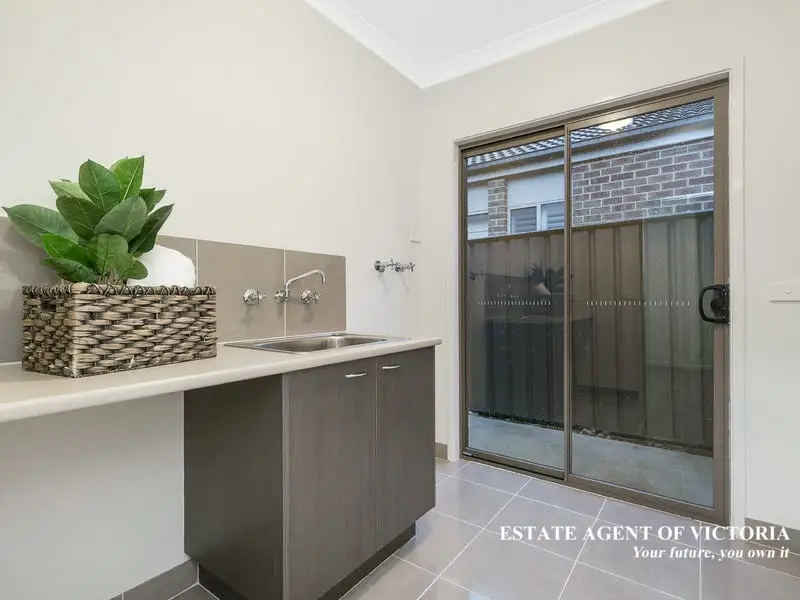 3 Ventasso Street, Clyde North Sold by Estate Agent of Victoria - image 1