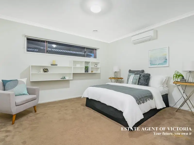 3 Ventasso Street, Clyde North Sold by Estate Agent of Victoria - image 1